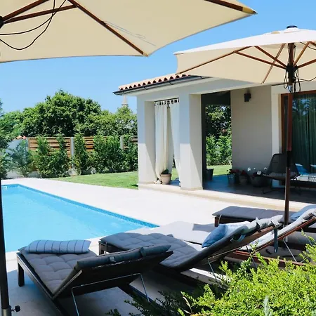Stoje - Mit Beheiztem Pool Villa