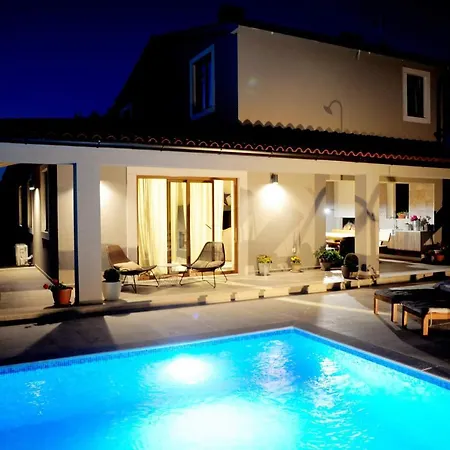 Villa Stoje - Mit Beheiztem Pool Svetvincenat