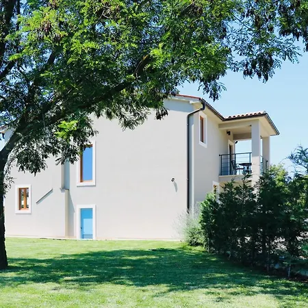 Stoje - Mit Beheiztem Pool Villa *